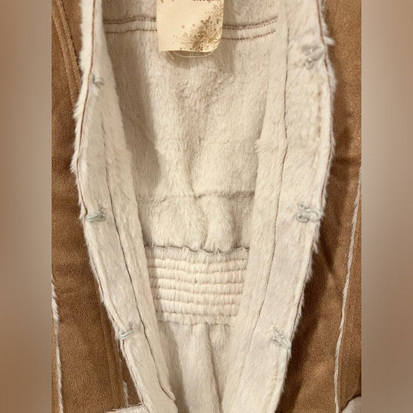 NWT Hem & Thread Vest. - Picture 3 of 6